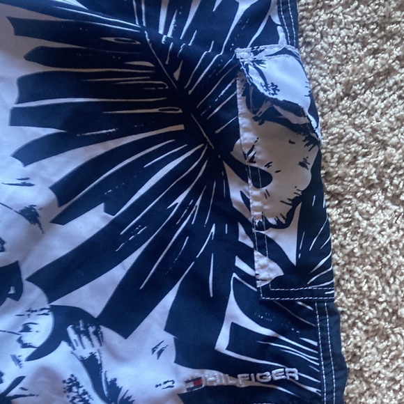 Tommy Hilfiger size L Boardshorts - Picture 2 of 11